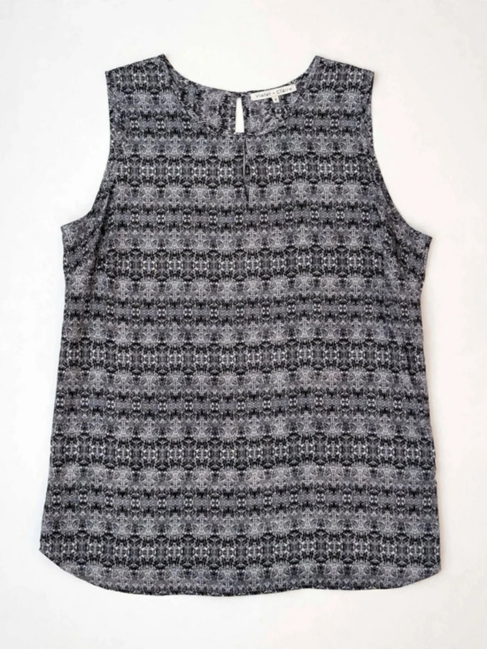 Women's Violet + Claire Geometric Sleeveless Blouse in Black & Gray 1X